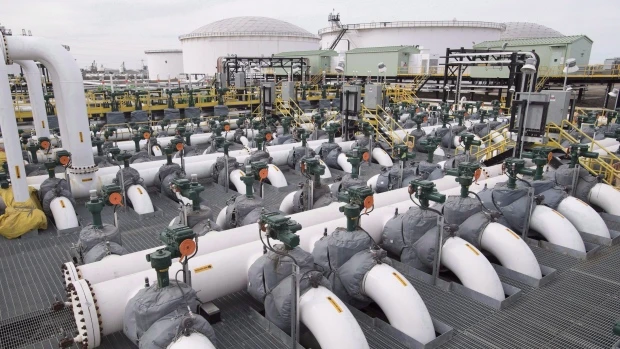 Pembina to purchase Kinder Morgan Canada U.S. part of Cochin pipeline for 4.35 billion