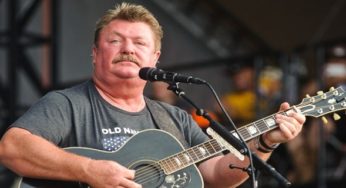 Country singers are paying emotional tributes to late singer Joe Diffie