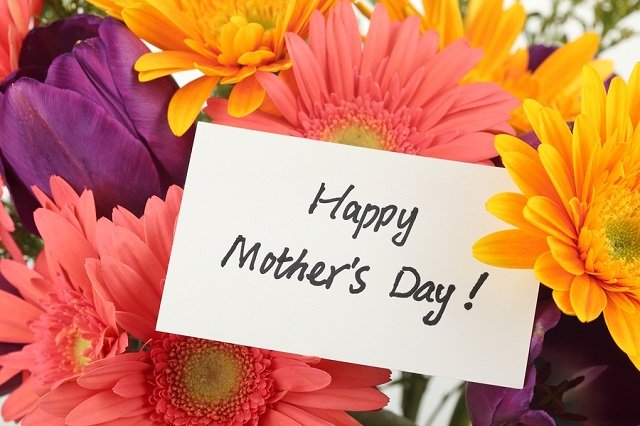 Mothering-Sunday-Mothers-Day-in-the-UK