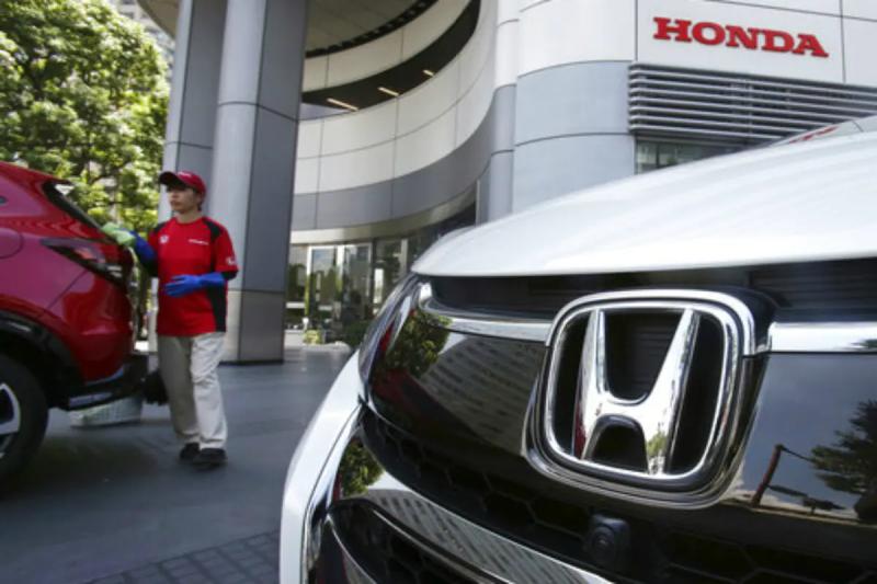 Honda Motor will become the first Japanese automaker to begin selling new cars online in Japan