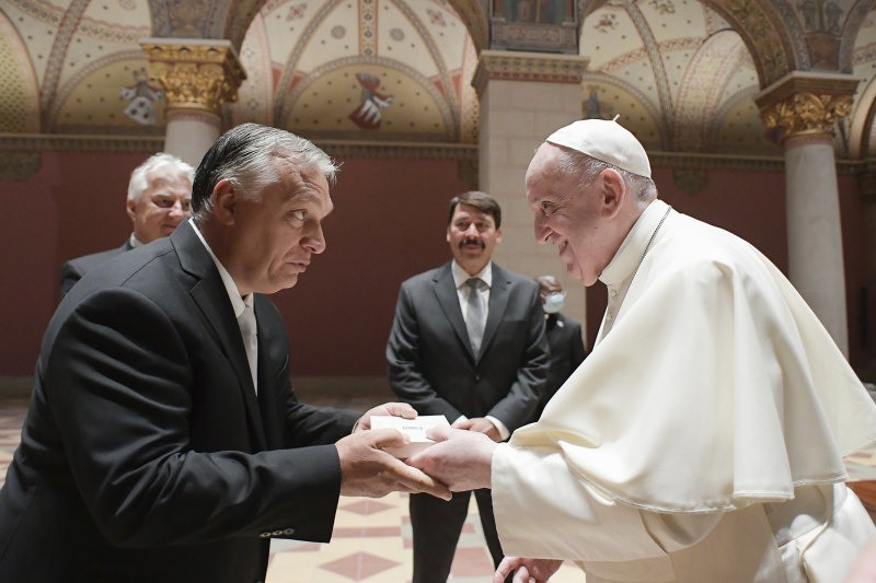Pope Francis encourages PM Viktor Orbans Hungary to be more open to destitute refugees