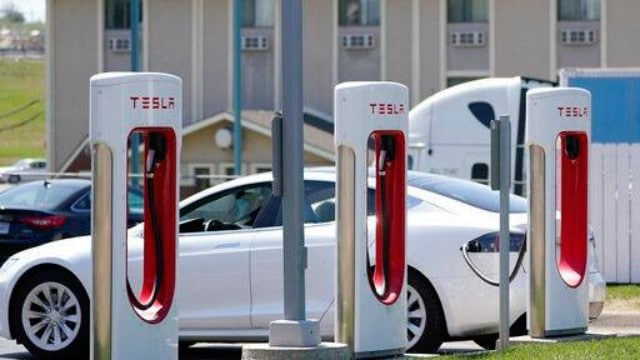 Tesla rates nearly dead last on Consumer Reports reliability list 1