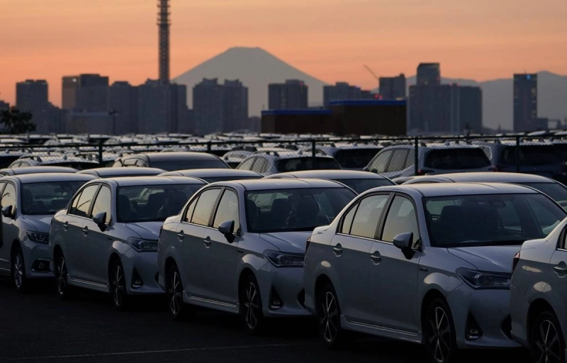 Japans factory output takes off as car production returns
