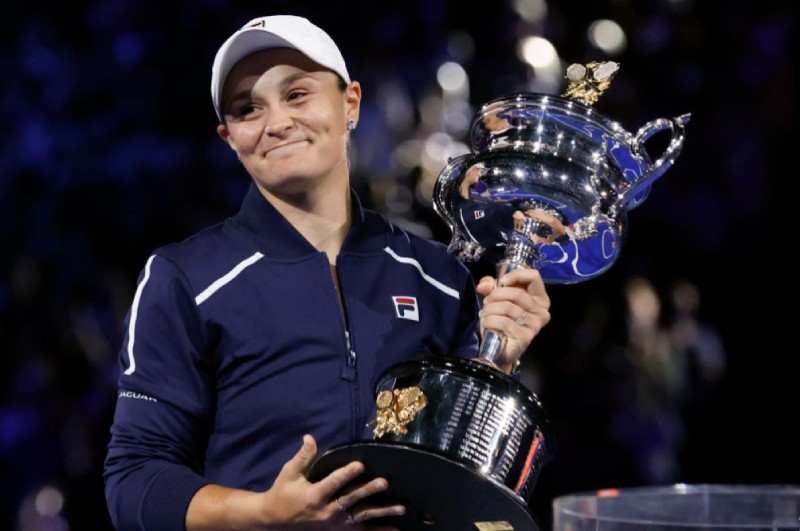 Ashleigh Barty becomes the first Australian to win an Australian Open singles title since 1978 after beating Danielle Collins 1