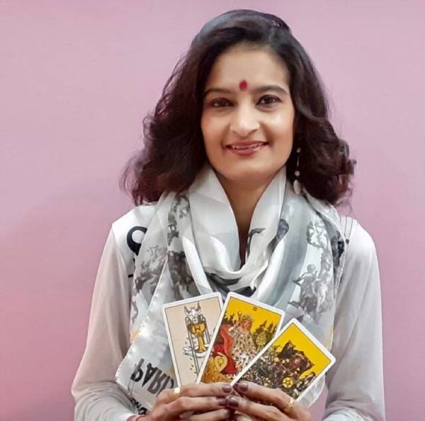 Ashima Singh – Tarot reader & Reiki healer