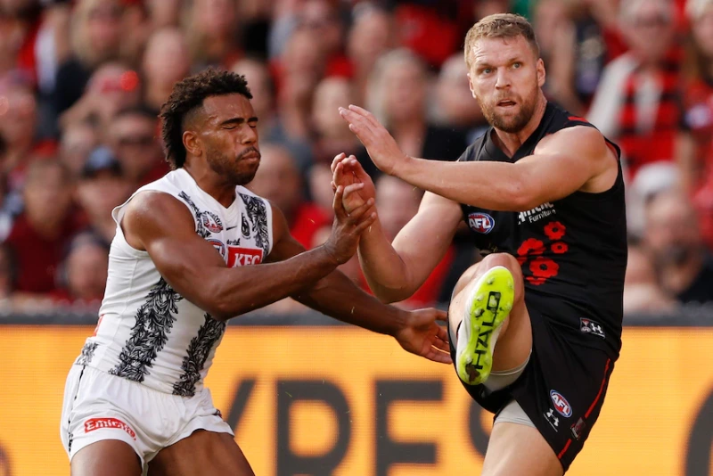 Collingwood beats Essendon in holding Anzac Day AFL blockbuster at MCG .