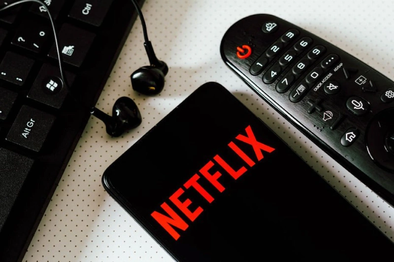 Netflix loses 200000 customers its first decrease in 10 years