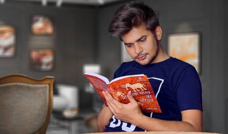Meet Abhinav Mishra also known as Abhinav Ka Anubhav. 118 Abhinav 1