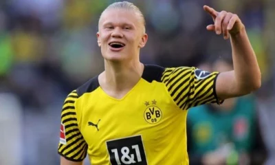 Manchester City agrees to sign a deal with Norwegian Erling Haaland from Borussia Dortmund .