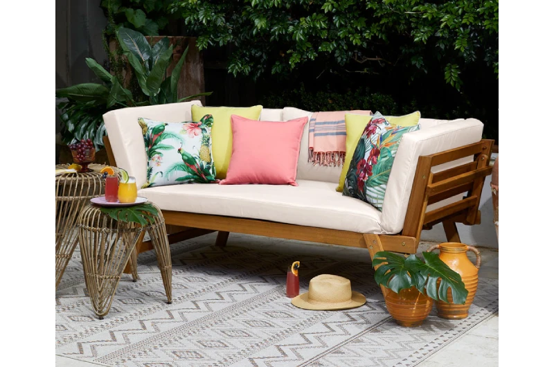 What Kind of Outdoor Daybeds Would Be Perfect for You