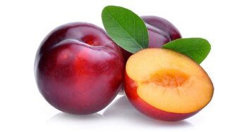 Health Benefits of Eating Plums (Aloo Bukhara) for Your Skin, Hair, Heart, and Overall Body