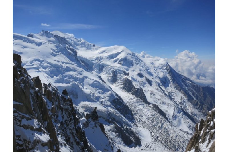 Snow at one of the highest observatories in the world is melting earlier