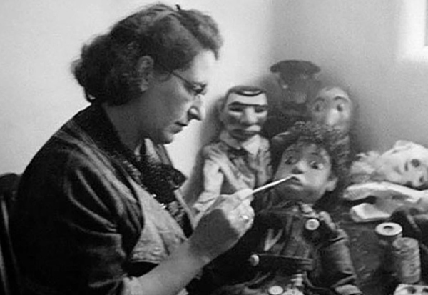 Interesting and Fun Facts about Lola Cueto Mexican painter puppet designer and puppeteer