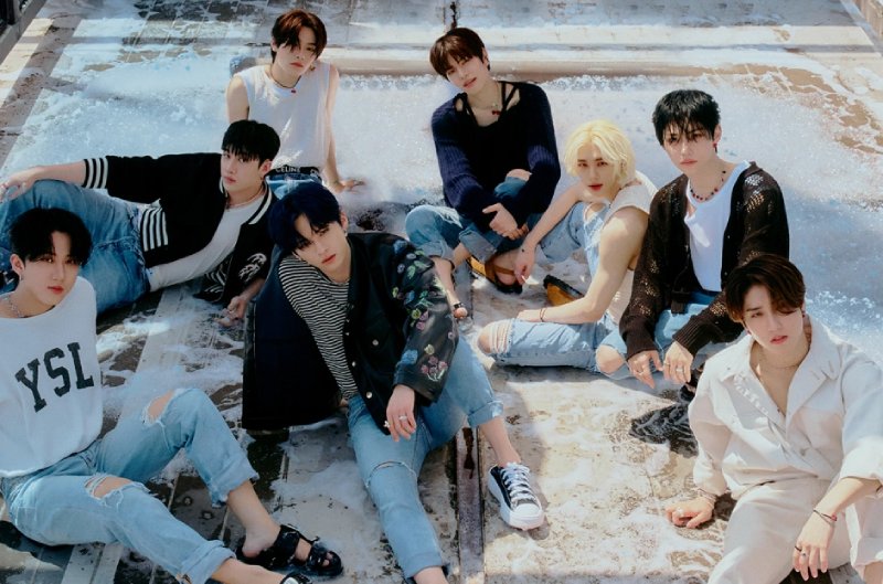 Debut album from Stray Kids, 5 STAR, debuts at No. 1 on the Billboard 200