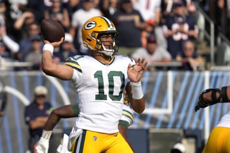 Jordan Love Keeps the Green Bay Packers Winning Streak Going against the Chicago Bears