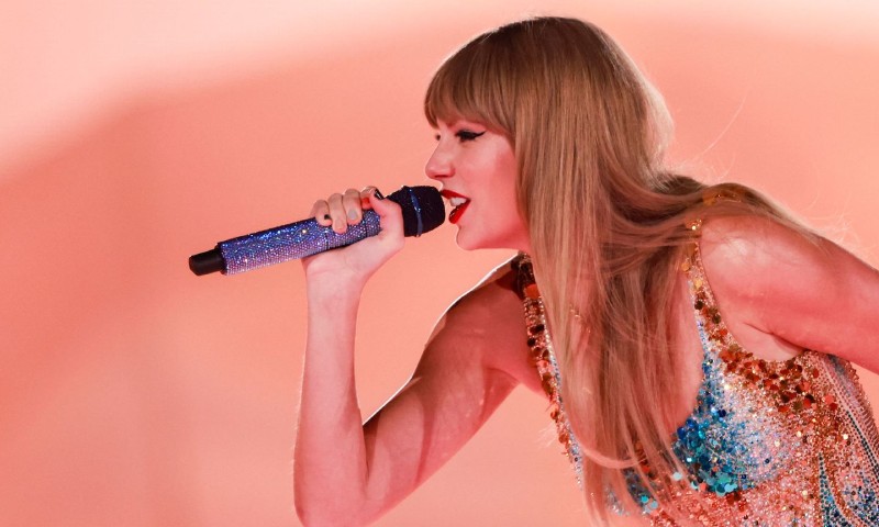 Taylor Swift performs two new versions of Cruel Summer and Pride and Joy from Lover live