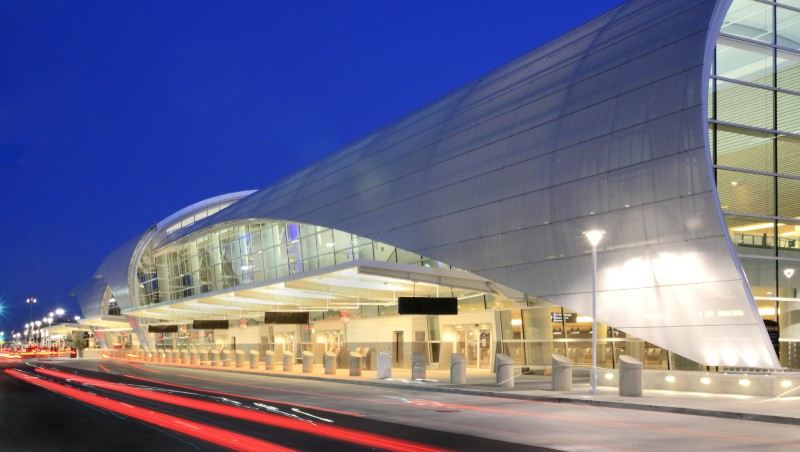 Wall Street Journal ranks U.S. airports, large and mid sized; San Jose is named the best USA mid sized airport, Oakland lands in the top 10