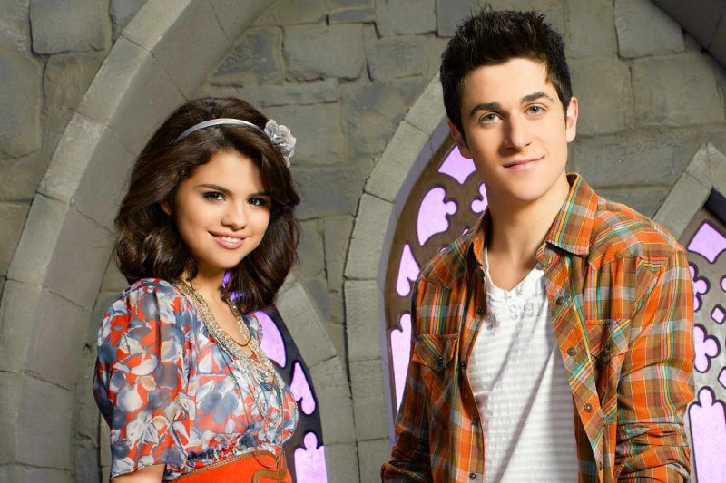 David Henrie and Selena Gomez will be back for the Wizards of Waverly Place reboot