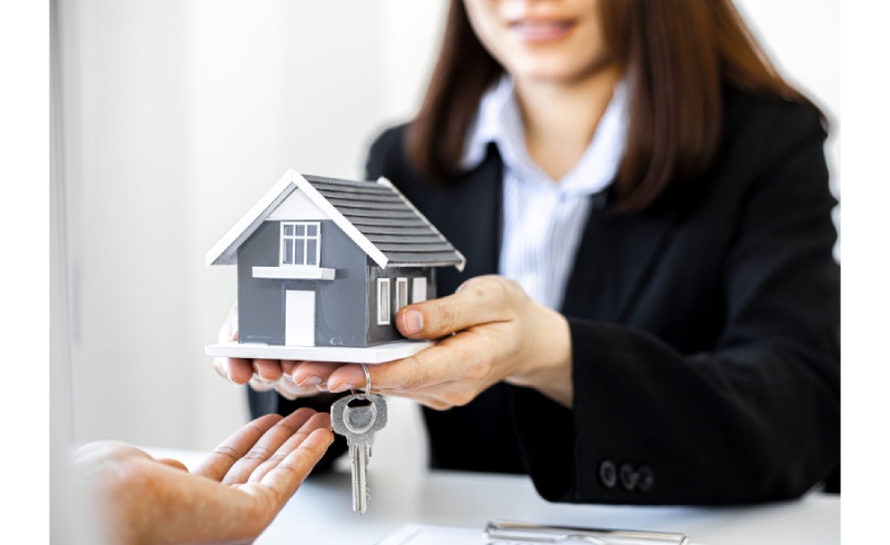 Five Essential Tips for Women Investing in Real Estate