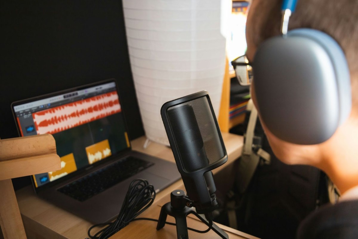 Phil Healy of Chicago Provides Tips for Aspiring Music Producers