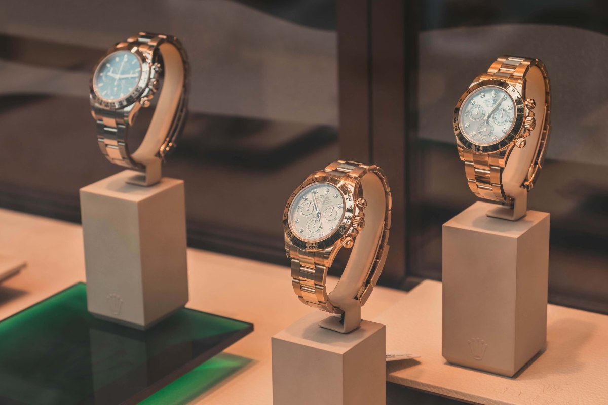 Why Luxury Watch Buyers in NYC Are the Best Option to Sell Diamonds Fast