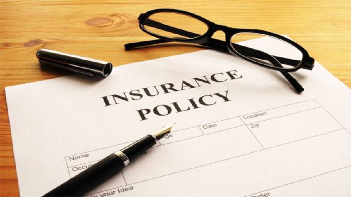 How to Compare Insurance Policies Online Features, Benefits & Hidden Costs to Watch Out For