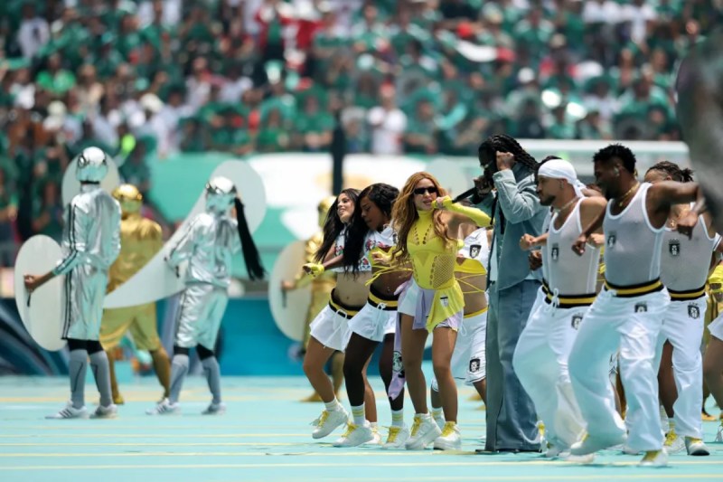 Shakira and Burna Boy’s “Dai Dai” Earns Second Week at No. 1 on Billboard Global Excl. U.S
